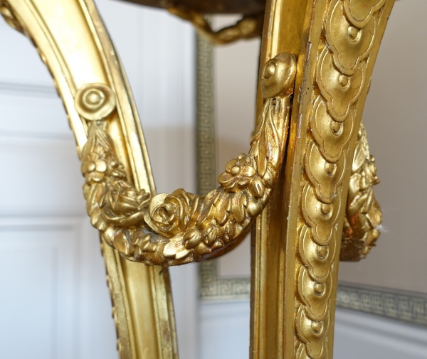 Athénienne guéridon en bois sculpté et doré de style Louis XVI, marbre brèche d'Alep