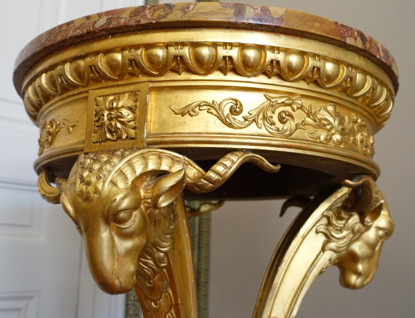 Athénienne guéridon en bois sculpté et doré de style Louis XVI, marbre brèche d'Alep