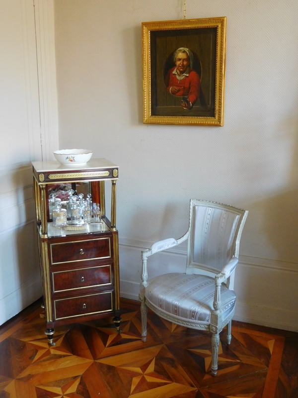 Barbière table de toilette d'époque Louis XVI Directoire en acajou moucheté