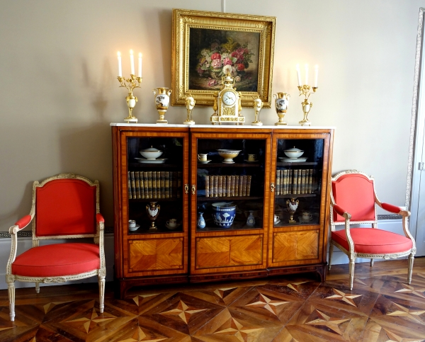 Louis XVI marquetry bookcase or showcase, 18th century circa 1780