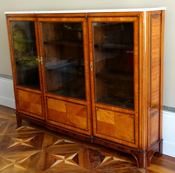 Louis XVI marquetry bookcase or showcase, 18th century circa 1780