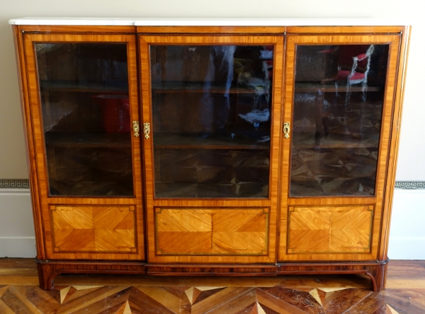 Louis XVI marquetry bookcase or showcase, 18th century circa 1780