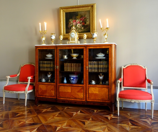 Louis XVI marquetry bookcase or showcase, 18th century circa 1780