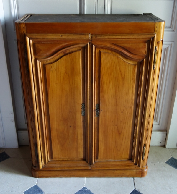 Petit buffet de chasse d'époque Louis XV en boiserie de noyer