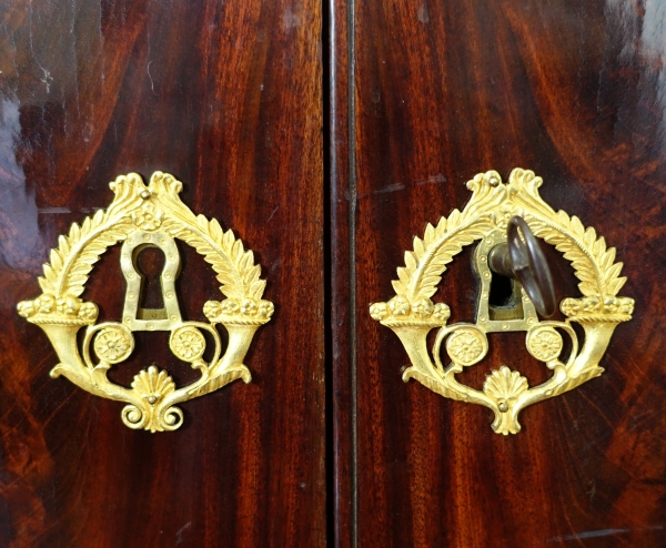 Buffet de salle à manger en acajou, bronze doré, marbre bleu Turquin - époque Restauration