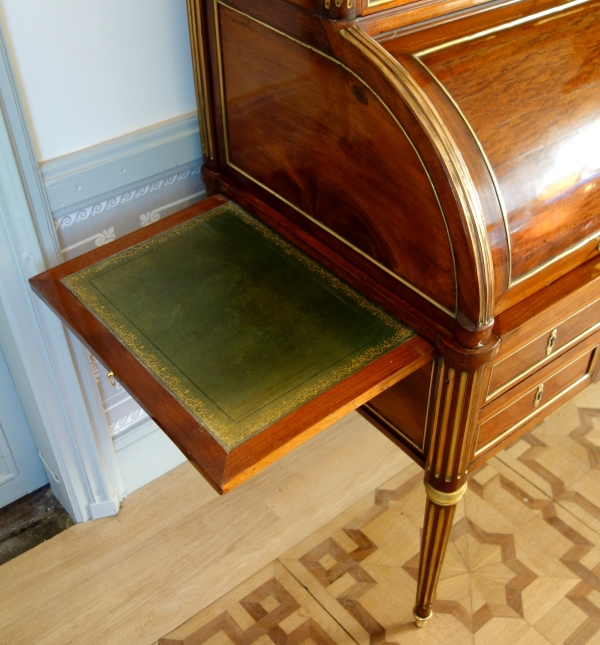 Bureau cylindre bibliothèque d'époque Louis XVI en acajou à cartonniers, vernis au tampon