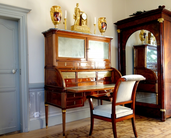 Bureau cylindre bibliothèque d'époque Louis XVI en acajou à cartonniers, vernis au tampon