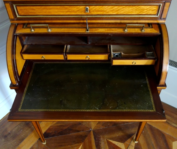 Bureau cylindre en citronnier et acajou, fin de l'époque Louis XVI