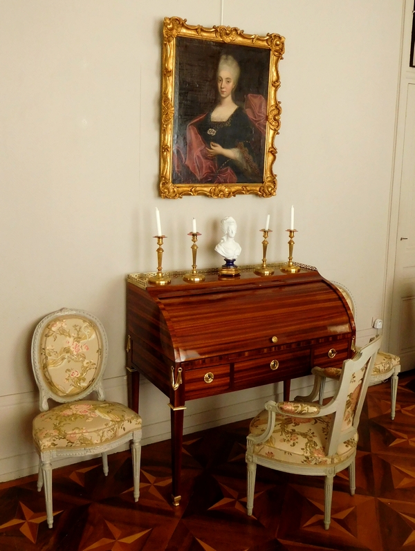 Pierre Macret : bureau cylindre de milieu en plaquage de satiné - époque Louis XVI estampillé