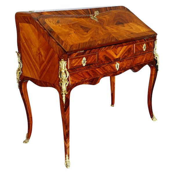 Léonard Boudin : bureau dos d'âne d'époque Louis XV en bois de violette - estampillé