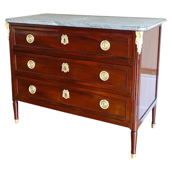Louis XVI plum pudding mahogany chest of drawers / commode, Turquin marble, late 18th century