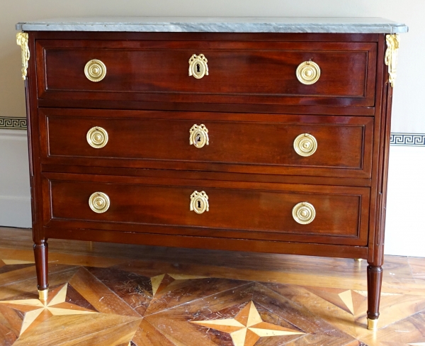 Louis XVI plum pudding mahogany chest of drawers / commode, Turquin marble, late 18th century