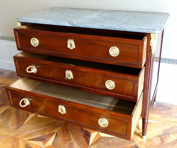 Louis XVI plum pudding mahogany chest of drawers / commode, Turquin marble, late 18th century