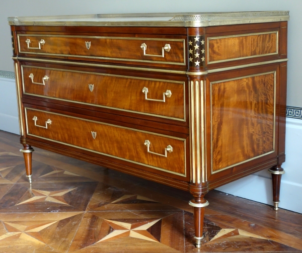 Large Louis XVI lemon tree and mahogany commode, late 18th century