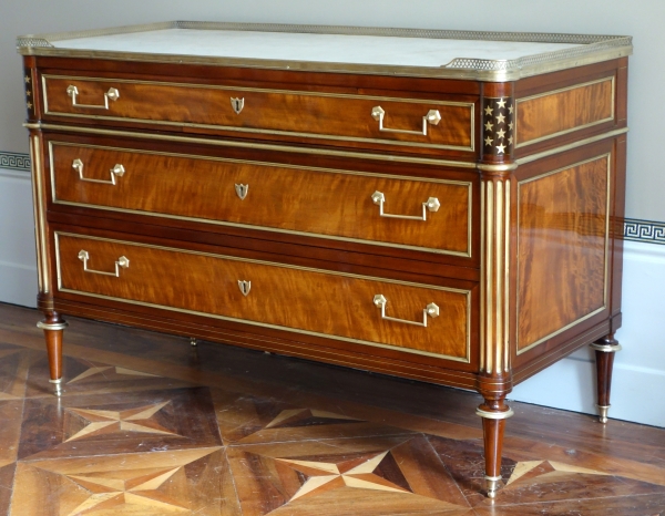 Large Louis XVI lemon tree and mahogany commode, late 18th century