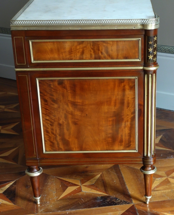Large Louis XVI lemon tree and mahogany commode, late 18th century