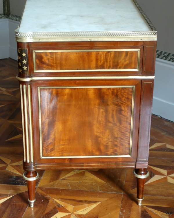 Large Louis XVI lemon tree and mahogany commode, late 18th century