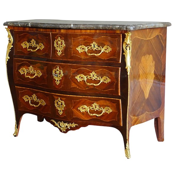 Commode d'époque Louis XV en marqueterie - estampillée de Claude Lebesgue