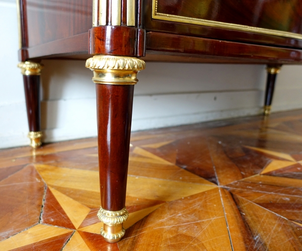Stockel : commode de salon d'époque Louis XVI en acajou flammé et bronze doré - estampillée