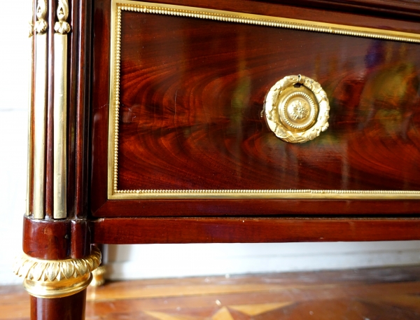 Stockel : commode de salon d'époque Louis XVI en acajou flammé et bronze doré - estampillée