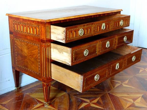 Louis XVI marquetry commode / chest of drawers attributed to Courte or Demoulin - 18th century