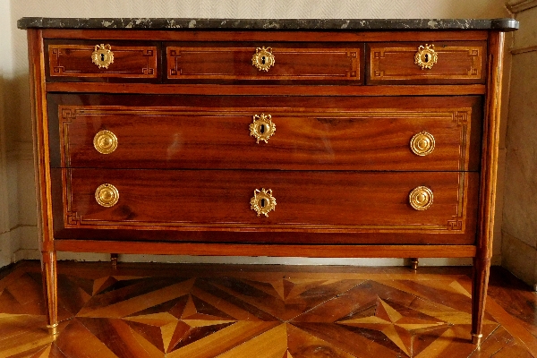 Louis XVI rosewood & satine marquetry commode / chest of drawers, 18th century