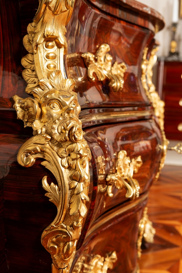 Spectacular Regence Louis XV violet wood commode attributed to Jean-Charles Saunier