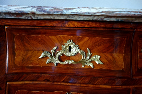 AA Lardin  : commode tombeau Louis XV en marqueterie - estampillée - JME