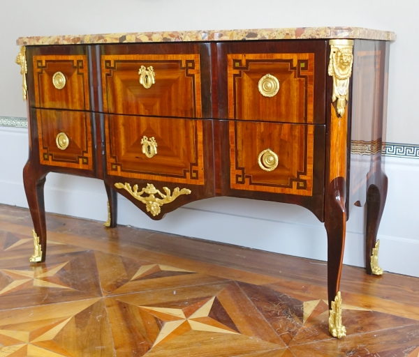 F. Rubestuck et N. Petit : commode d'époque Transition en marqueterie estampillée