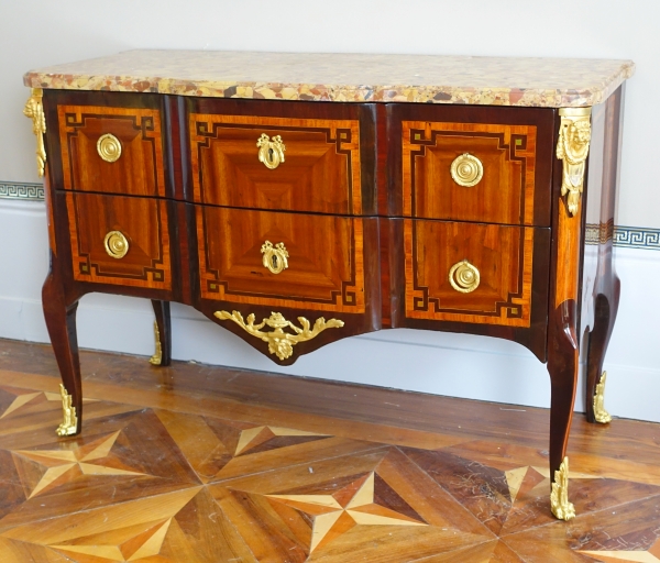 F. Rubestuck et N. Petit : commode d'époque Transition en marqueterie estampillée