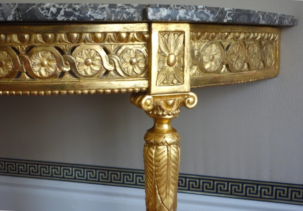 Console d'applique d'époque Louis XVI en bois sculpté et doré à la feuille d'or vers 1780