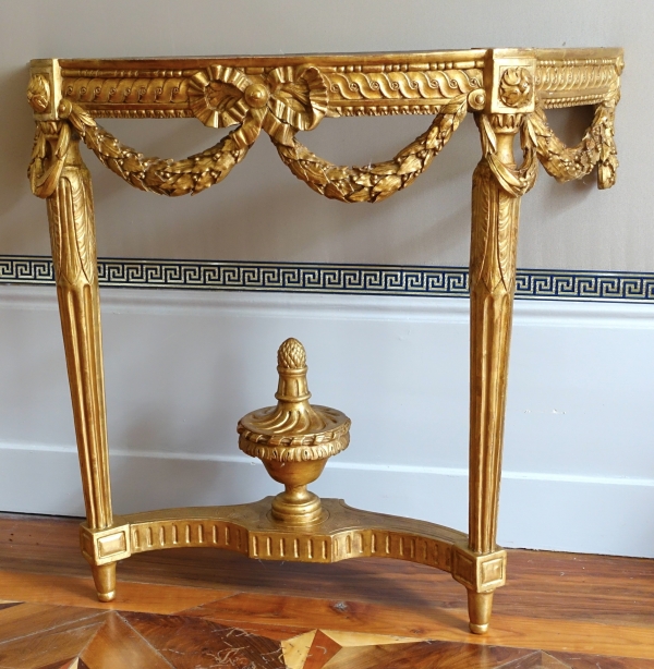 Console d'applique demi-lune d'époque Louis XVI en bois sculpté et doré vers 1780