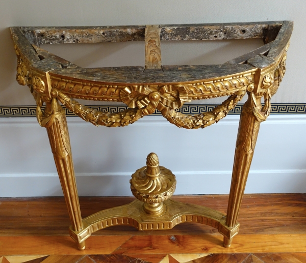 Console d'applique demi-lune d'époque Louis XVI en bois sculpté et doré vers 1780