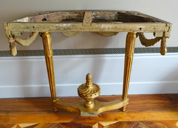 Console d'applique demi-lune d'époque Louis XVI en bois sculpté et doré vers 1780
