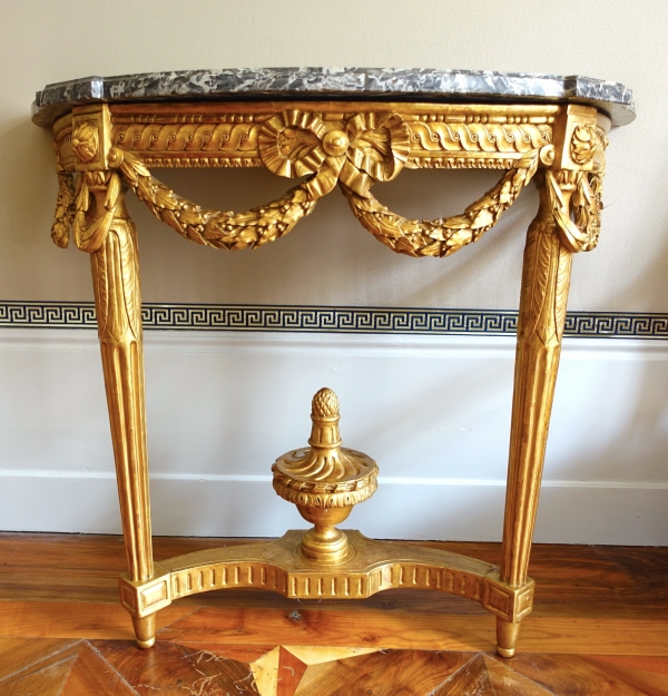Console d'applique demi-lune d'époque Louis XVI en bois sculpté et doré vers 1780