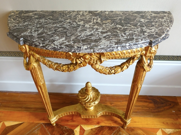 Console d'applique demi-lune d'époque Louis XVI en bois sculpté et doré vers 1780