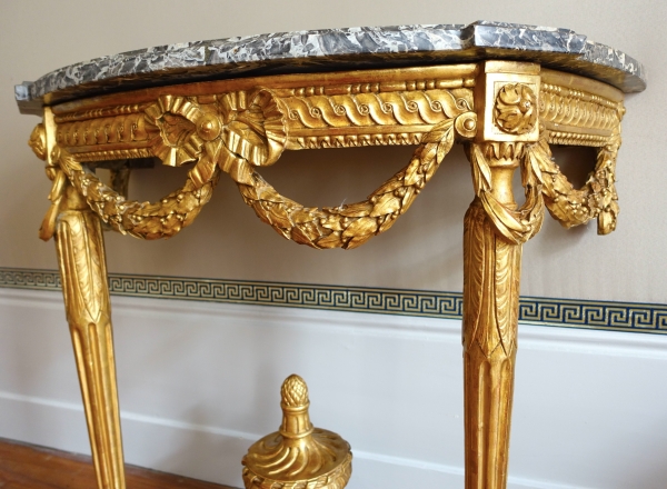 Console d'applique demi-lune d'époque Louis XVI en bois sculpté et doré vers 1780