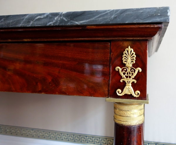 Grande console d'époque Empire en acajou, bronze doré et marbre bleu Turquin - 129cm