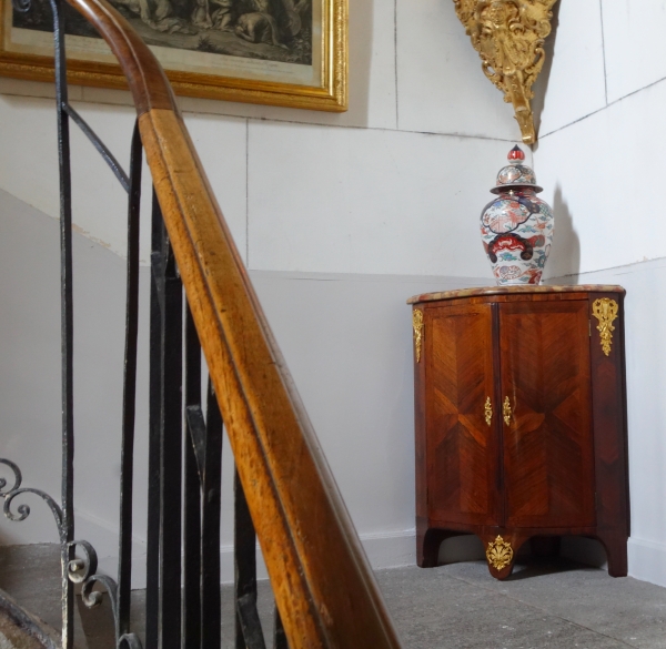 Louis XV violoet wood marquetry corner cupboard - 18th century