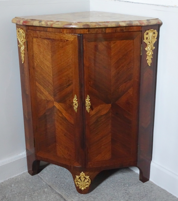 Louis XV violoet wood marquetry corner cupboard - 18th century