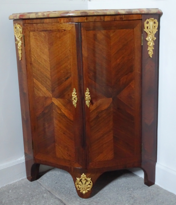 Louis XV violoet wood marquetry corner cupboard - 18th century