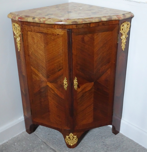 Louis XV violoet wood marquetry corner cupboard - 18th century