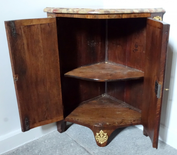 Louis XV violoet wood marquetry corner cupboard - 18th century