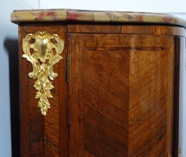 Louis XV violoet wood marquetry corner cupboard - 18th century