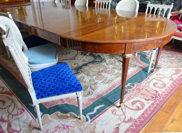 Very large Louis XVI style mahogany dining room table, late 19th century - 150cm x 420cm