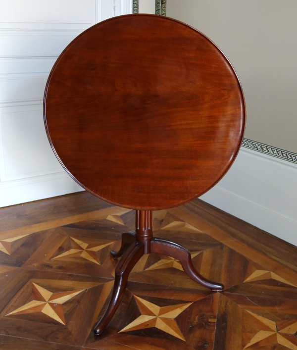 Canabas : plum pudding tilting pedestal table - stamped - Louis XVI period
