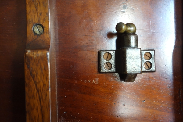 Canabas : plum pudding tilting pedestal table - stamped - Louis XVI period