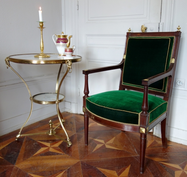 Louis XVI ormolu and marble tea table, late 18th century circa 1790-1800