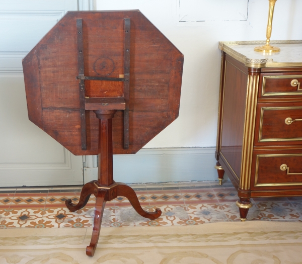 Table de salon guéridon octogonal d'époque Directoire en acajou et ébène, fin XVIIIe siècle