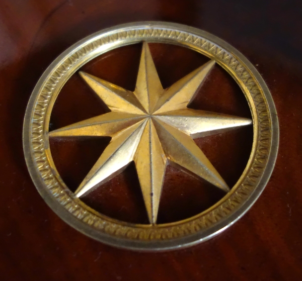 Guéridon / table à thé Empire en acajou, bronze doré au mercure et marbre bleu Turquin